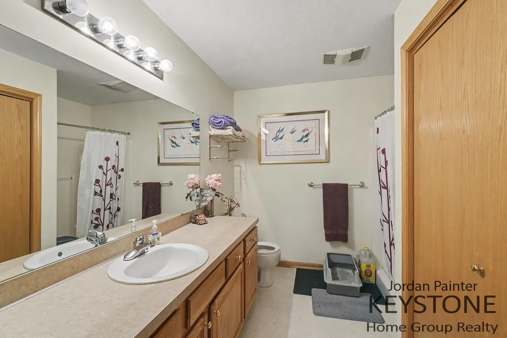 2117 Kinnrow Avenue NW Walker City MI 49534