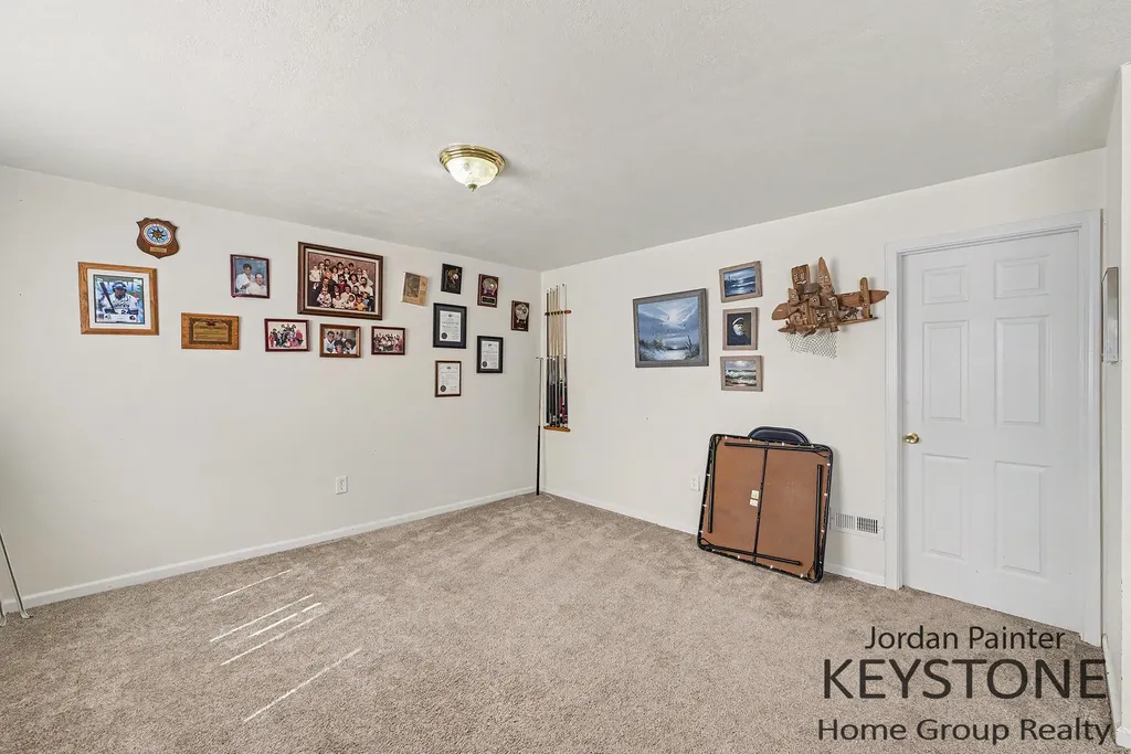 2117 Kinnrow Avenue NW Walker City MI 49534