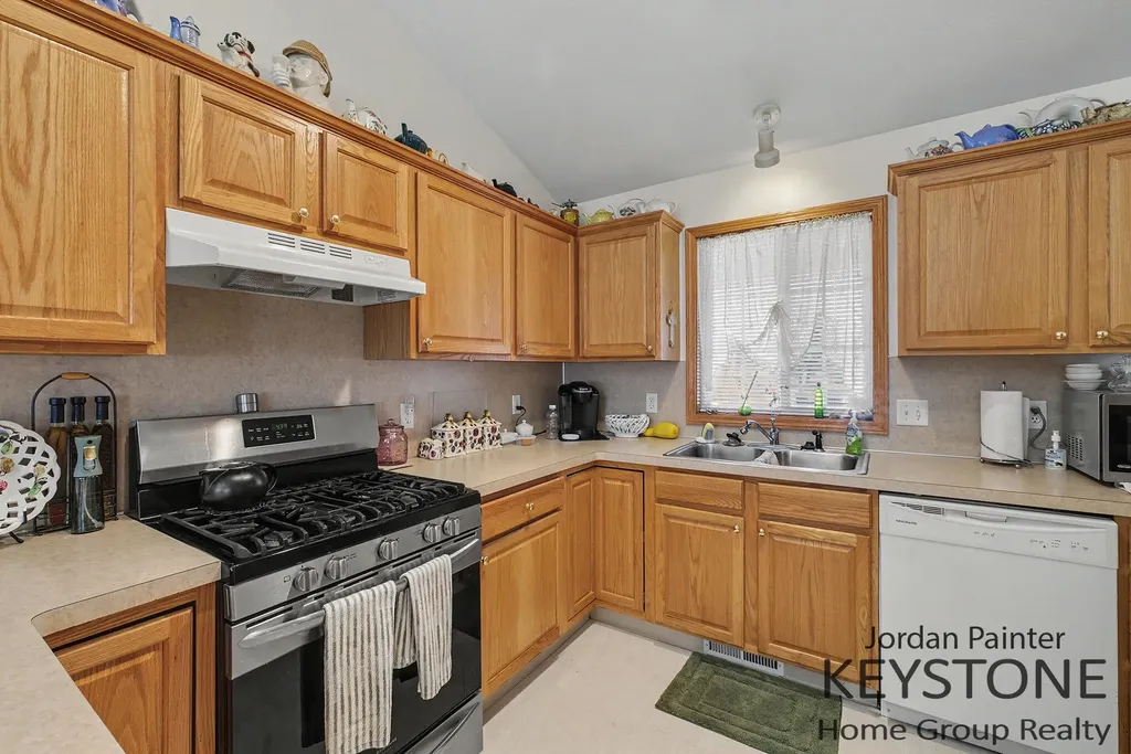 2117 Kinnrow Avenue NW Walker City MI 49534