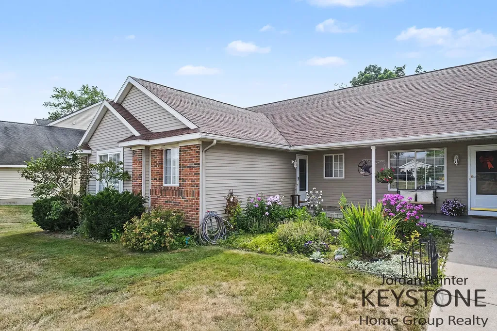 2117 Kinnrow Avenue NW Walker City MI 49534