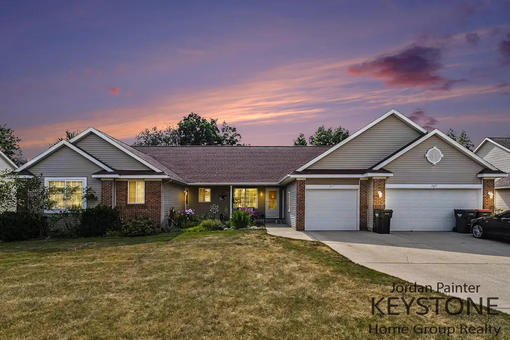 2117 Kinnrow Avenue NW Walker City MI 49534