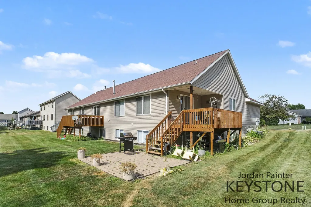2117 Kinnrow Avenue NW Walker City MI 49534