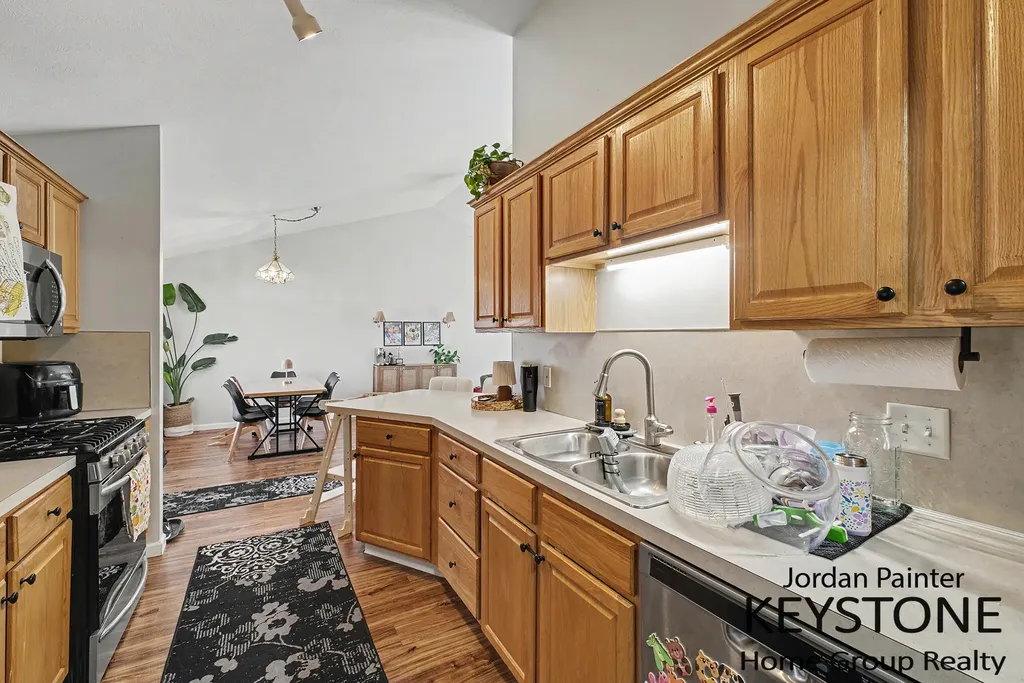 2117 Kinnrow Avenue NW Walker City MI 49534