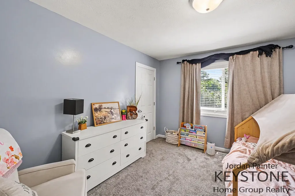 2117 Kinnrow Avenue NW Walker City MI 49534