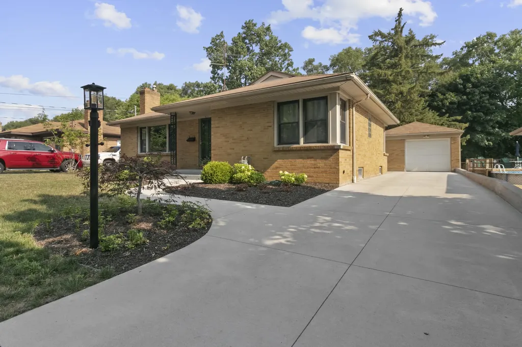 1701 8th Street NW Grand Rapids City MI 49504
