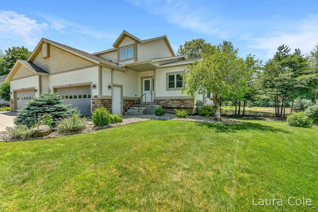 5643 W Sandalwood Circle Norton Shores City MI 49441