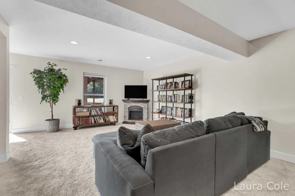 5643 W Sandalwood Circle Norton Shores City MI 49441