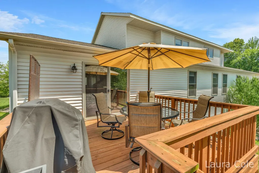 5643 W Sandalwood Circle Norton Shores City MI 49441