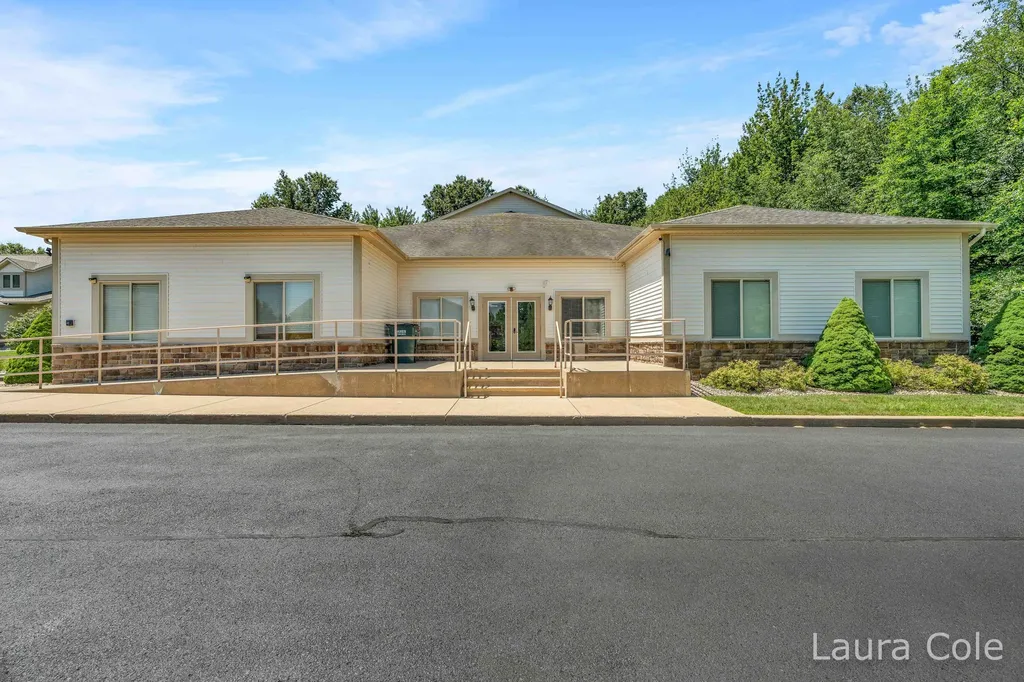5643 W Sandalwood Circle Norton Shores City MI 49441