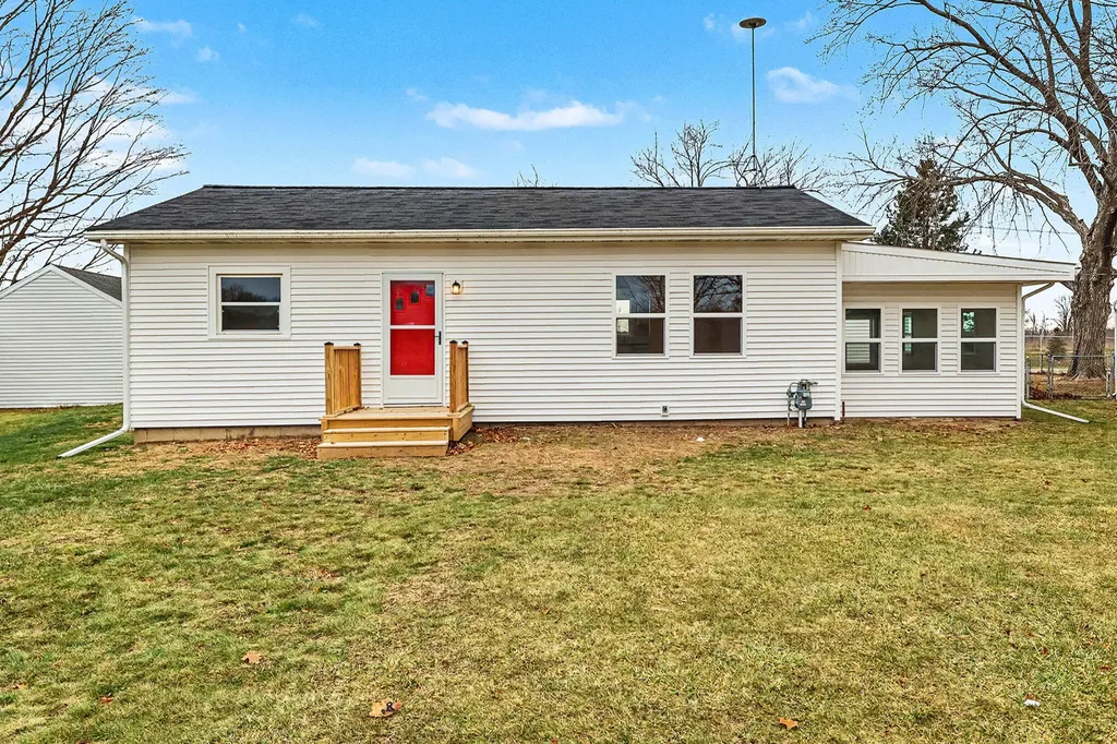 1048 S Kalamazoo Avenue Marshall City MI 49068