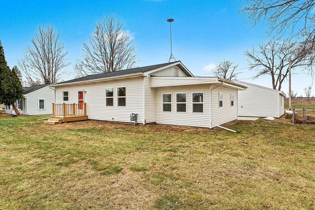 1048 S Kalamazoo Avenue Marshall City MI 49068