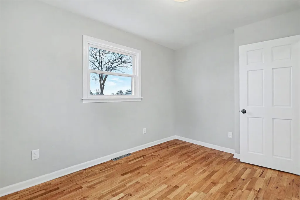 1048 S Kalamazoo Avenue Marshall City MI 49068