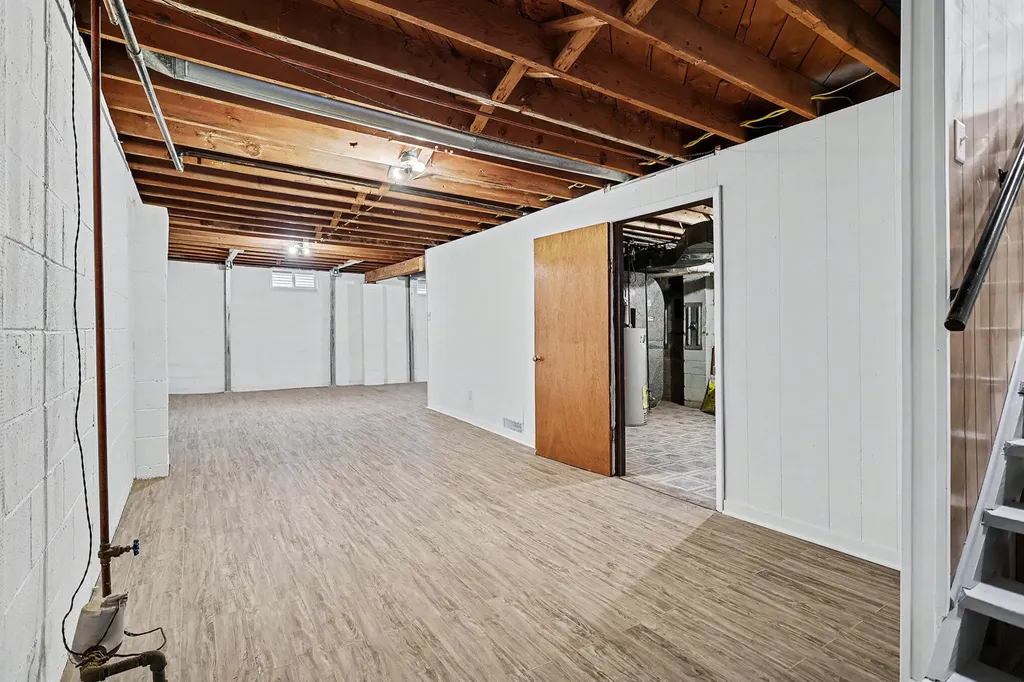 1048 S Kalamazoo Avenue Marshall City MI 49068