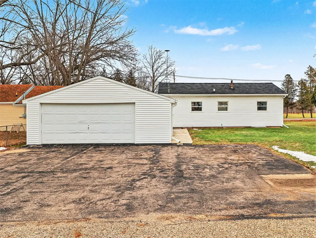 1048 S Kalamazoo Avenue Marshall City MI 49068