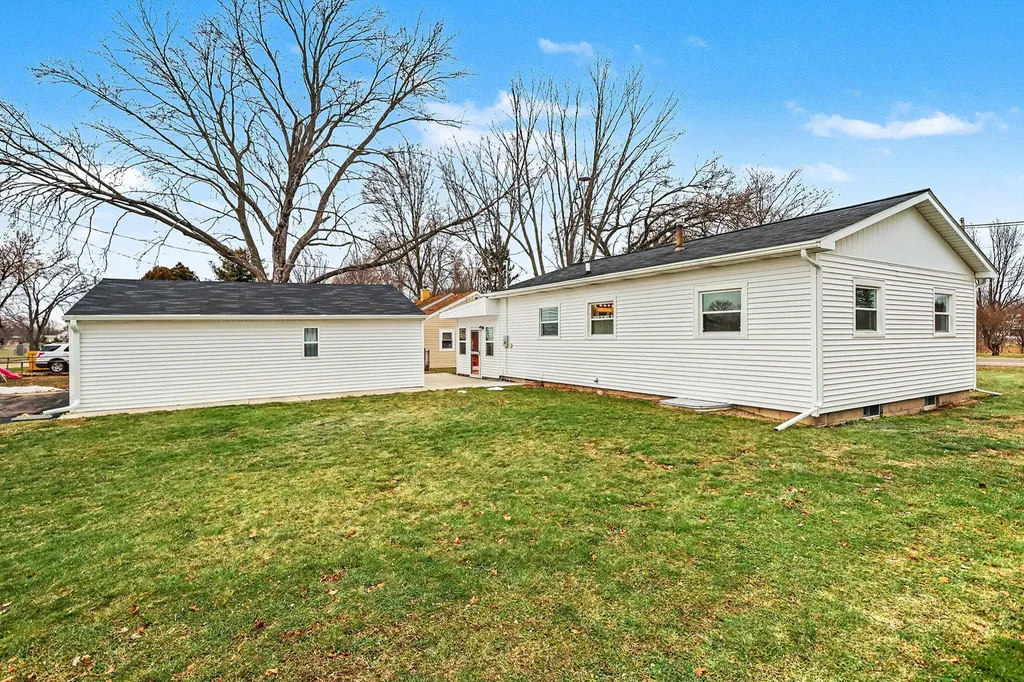 1048 S Kalamazoo Avenue Marshall City MI 49068