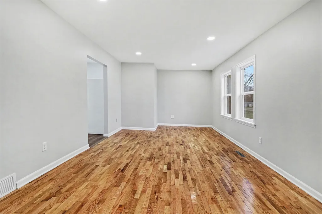1048 S Kalamazoo Avenue Marshall City MI 49068