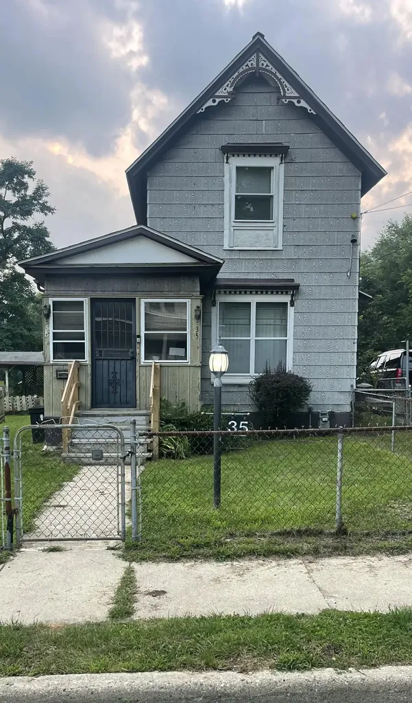 35 Hubbard Street Battle Creek City MI 49037