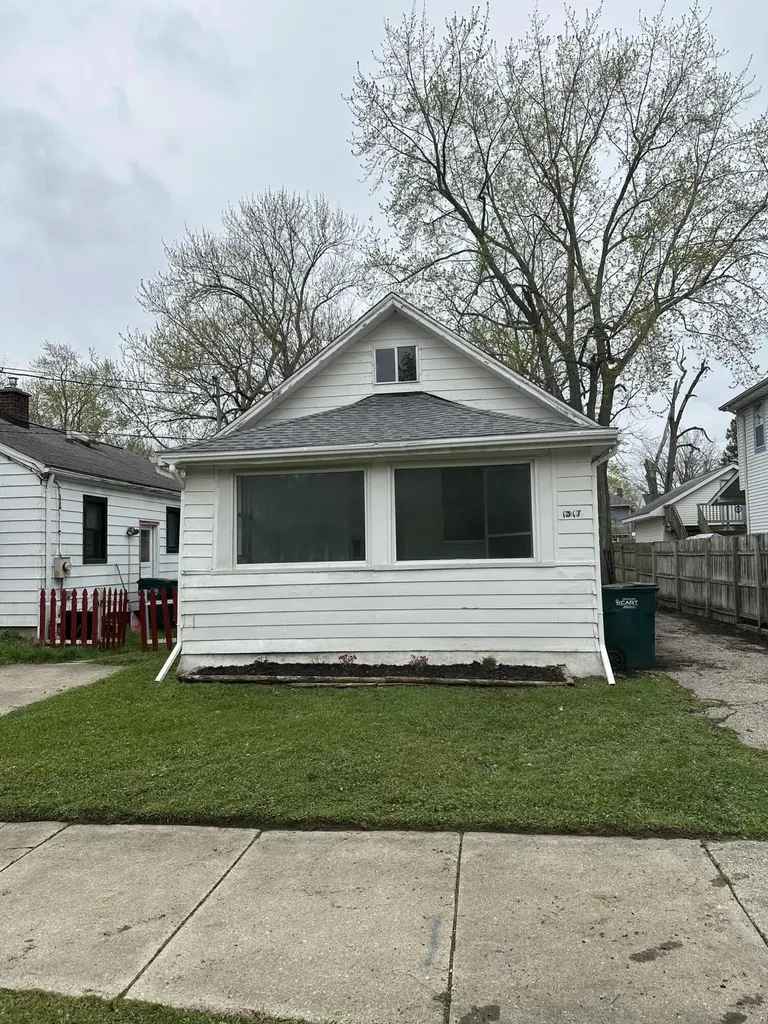 1317 Illinois Avenue Lansing City MI 48906
