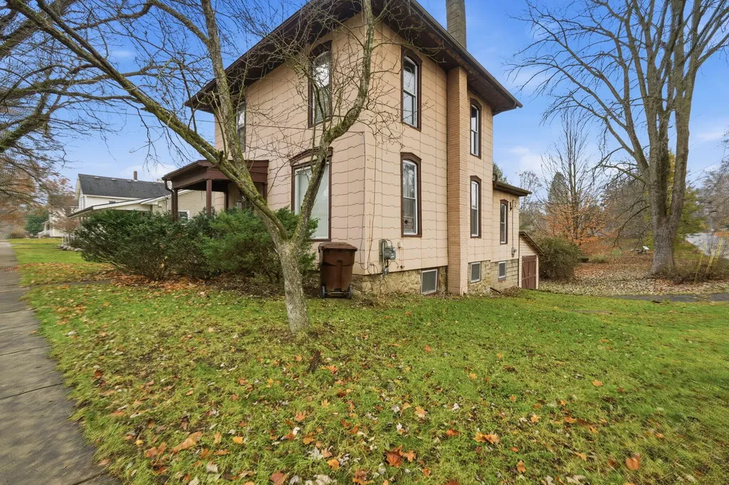 345 N Mulberry Street Marshall City MI 49068