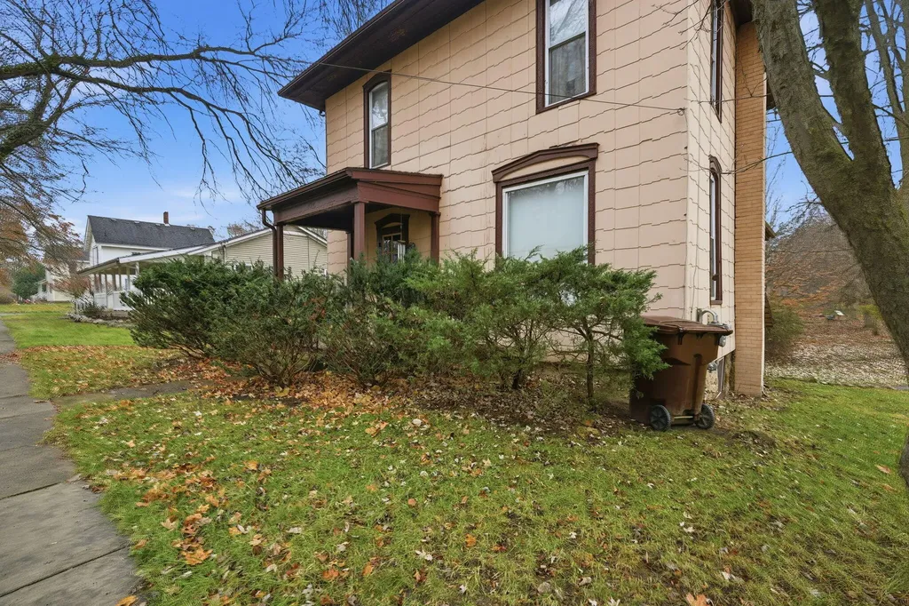 345 N Mulberry Street Marshall City MI 49068