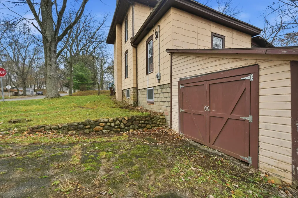 345 N Mulberry Street Marshall City MI 49068