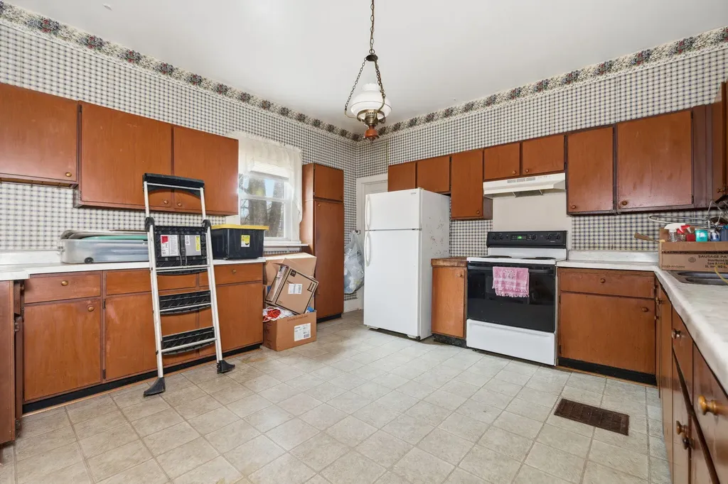 345 N Mulberry Street Marshall City MI 49068