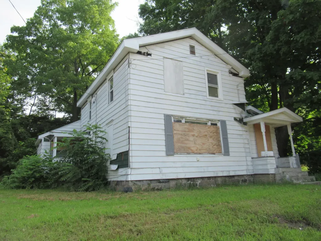 562 W Van Buren Street Battle Creek City MI 49037