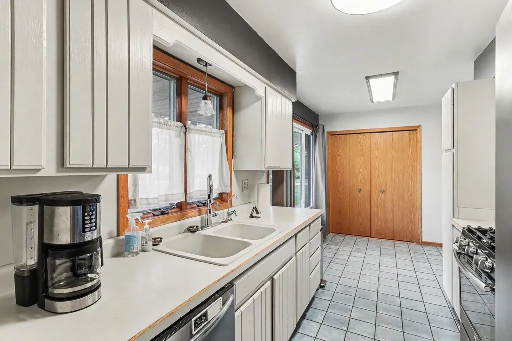 313 Thelma Drive Emmett Charter Township MI 49014