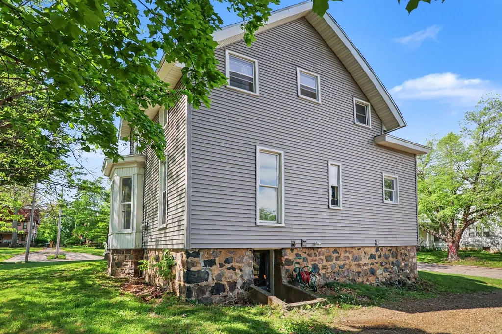 114 Irwin Avenue Albion City MI 49224