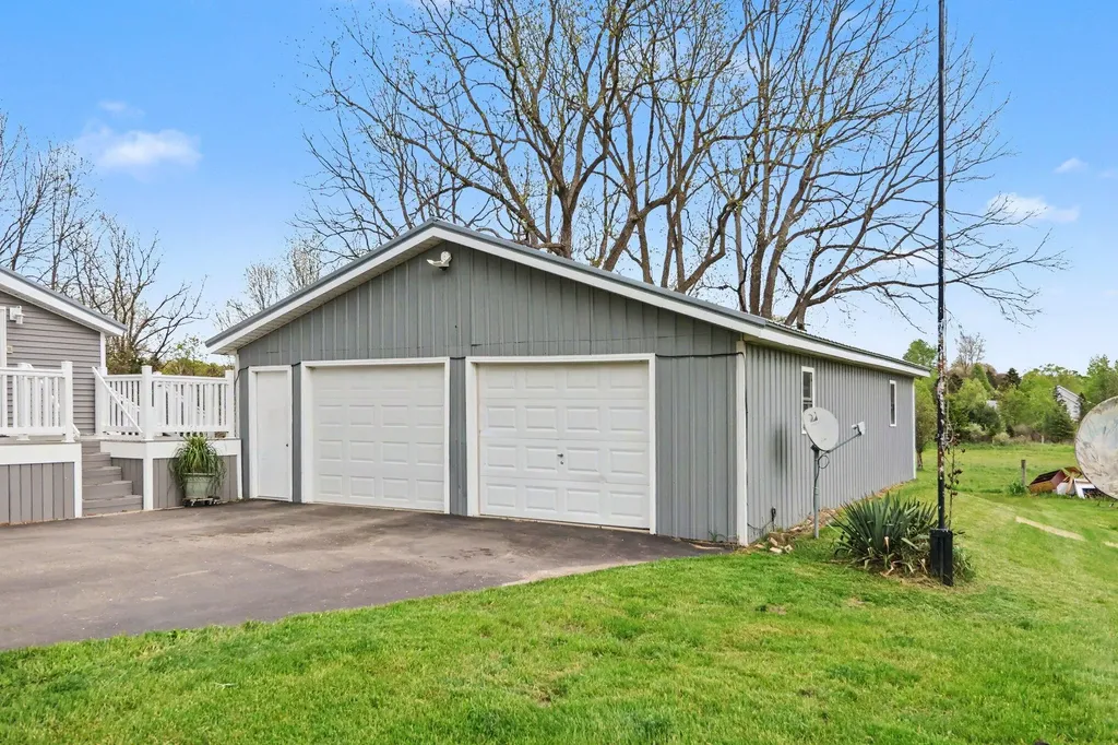 6975 S Clark Road Maple Grove Township MI 49073