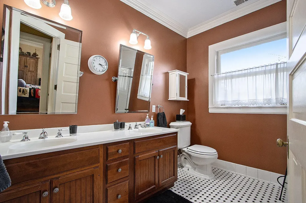 208 W Prospect Street Marshall City MI 49068