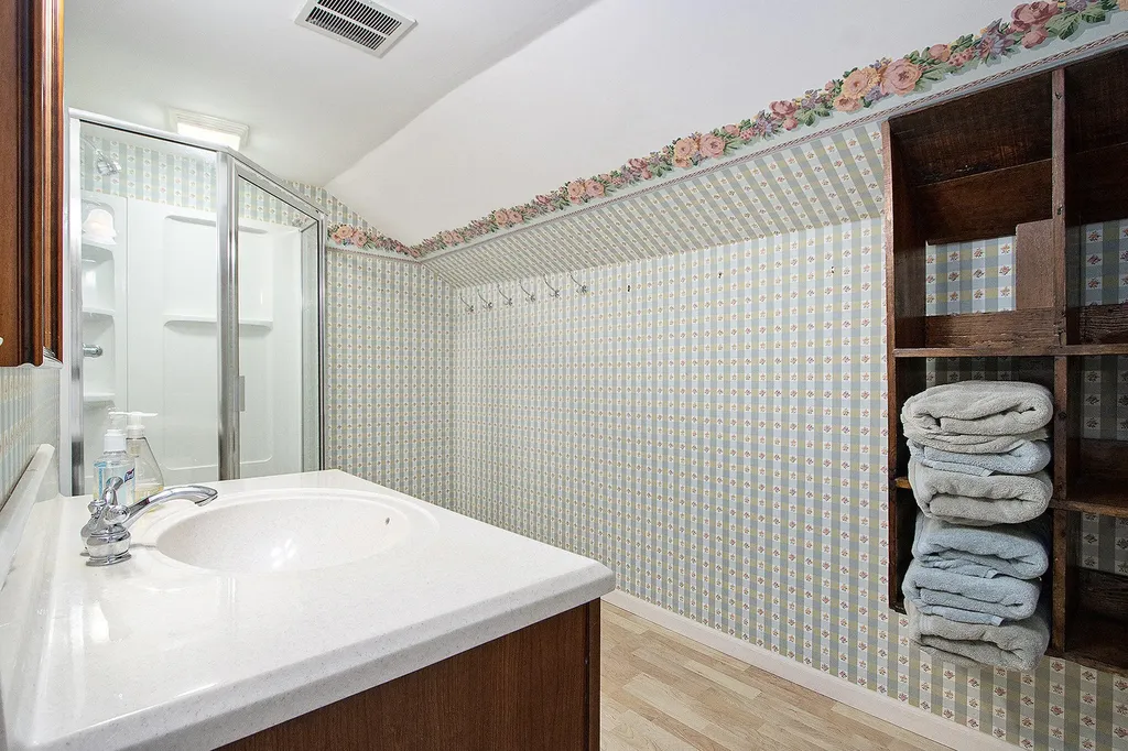 208 W Prospect Street Marshall City MI 49068