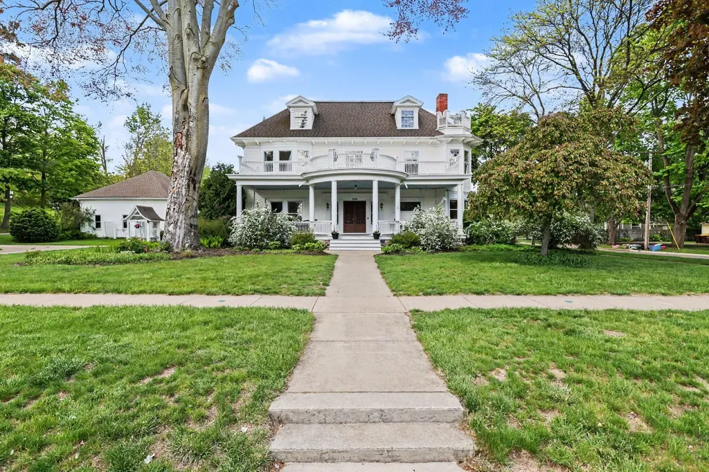 208 W Prospect Street Marshall City MI 49068