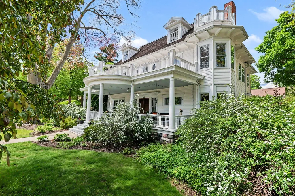 208 W Prospect Street Marshall City MI 49068