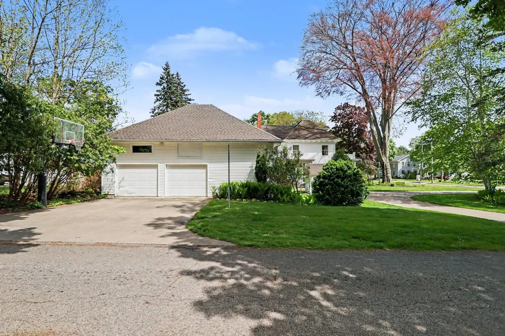 208 W Prospect Street Marshall City MI 49068