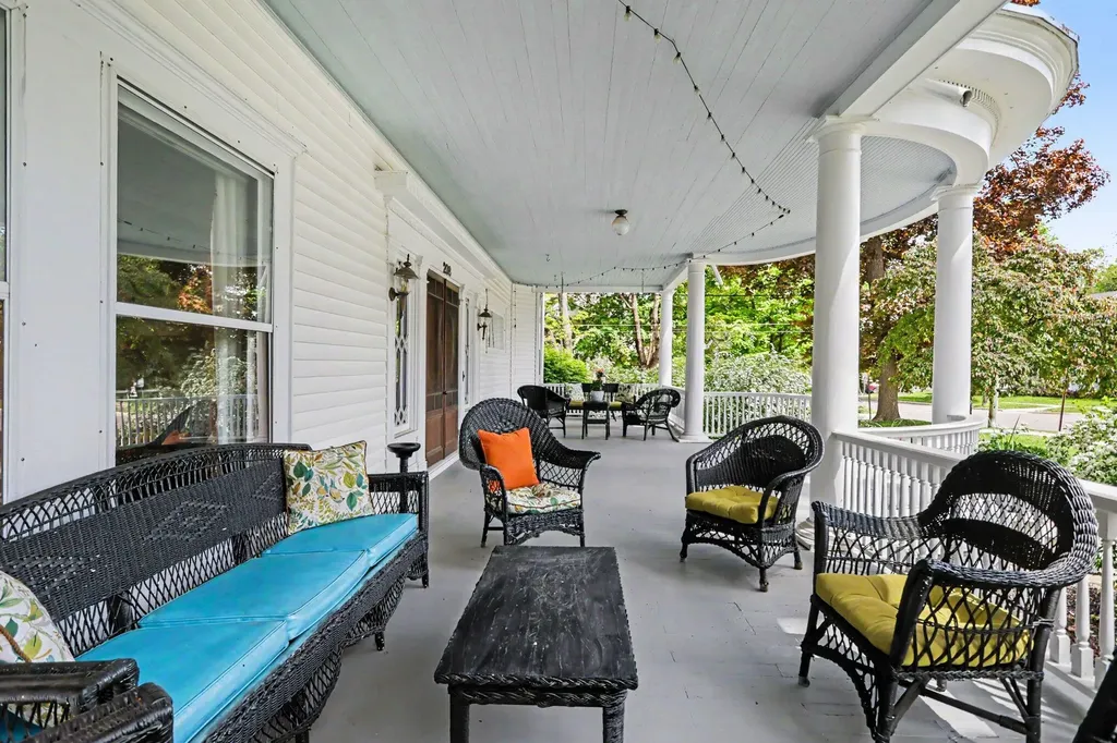208 W Prospect Street Marshall City MI 49068