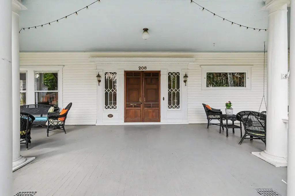 208 W Prospect Street Marshall City MI 49068