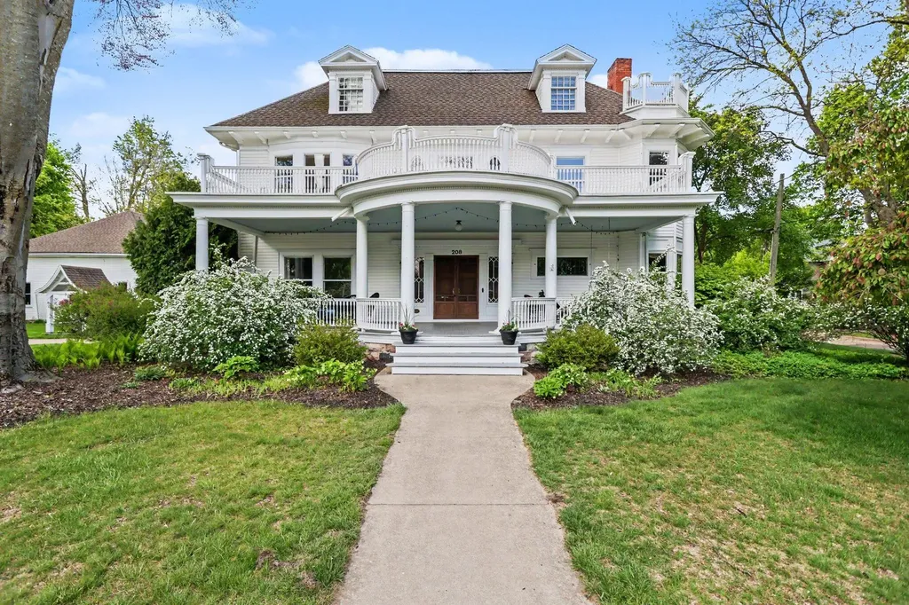 208 W Prospect Street Marshall City MI 49068