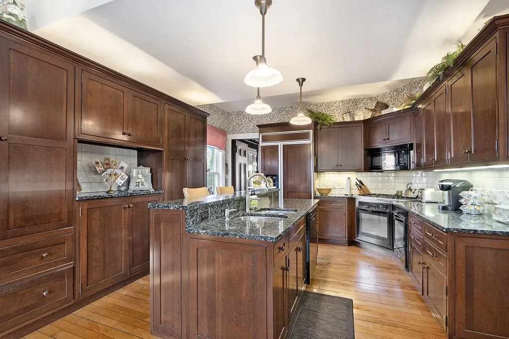 208 W Prospect Street Marshall City MI 49068