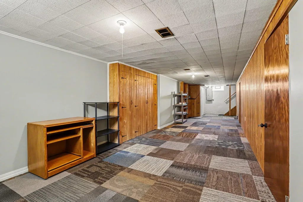 709 W Highland Boulevard Battle Creek City MI 49015