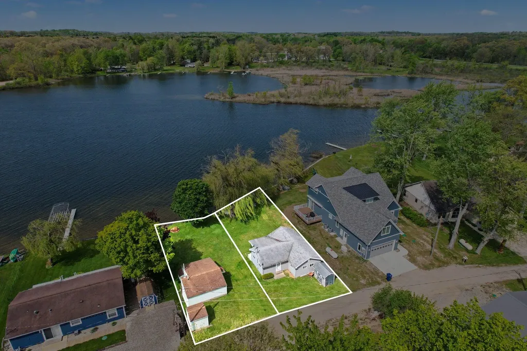 3070 Lake Drive Reading Township MI 49274