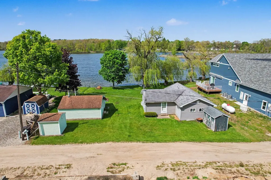 3070 Lake Drive Reading Township MI 49274