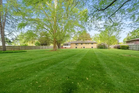 1077 Riverside Drive Battle Creek City MI 49015