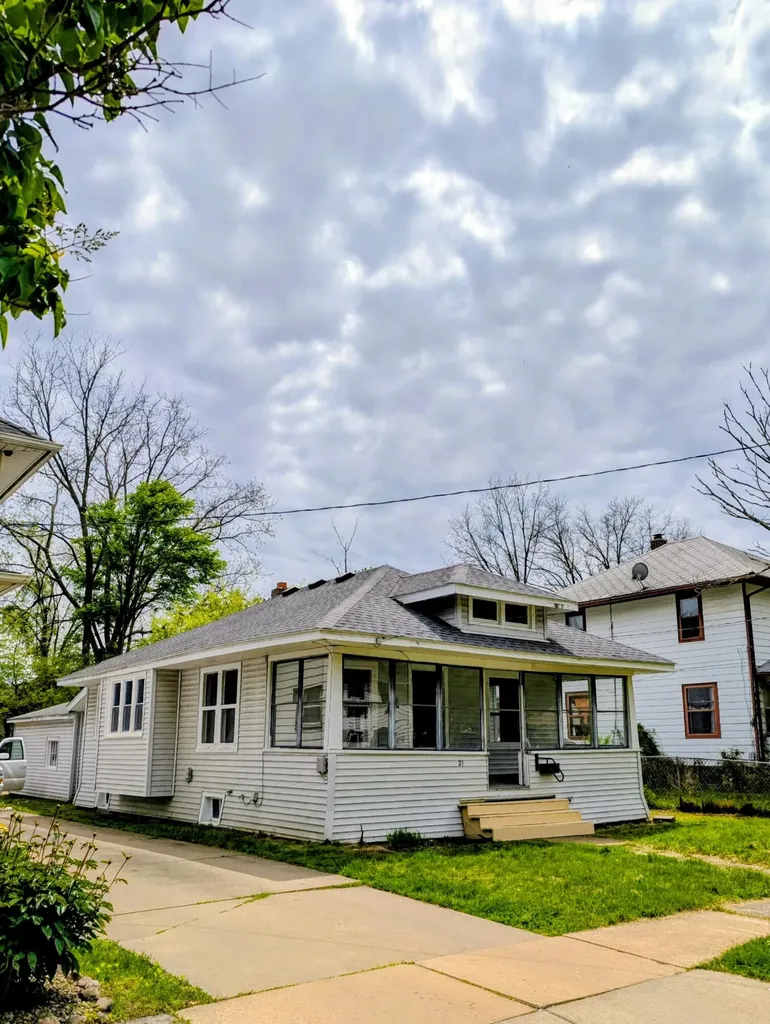 21 Charlotte Street Battle Creek City MI 49017