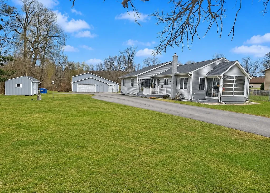 722 Golden Avenue Emmett Charter Township MI 49014