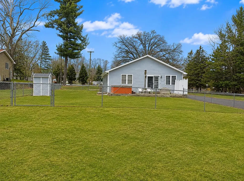 722 Golden Avenue Emmett Charter Township MI 49014