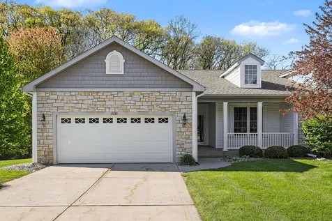 2221 Hunters Run Comstock Charter Township MI 49048