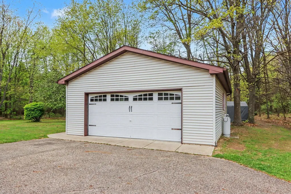 16711 Cd Avenue E Ross Township MI 49012