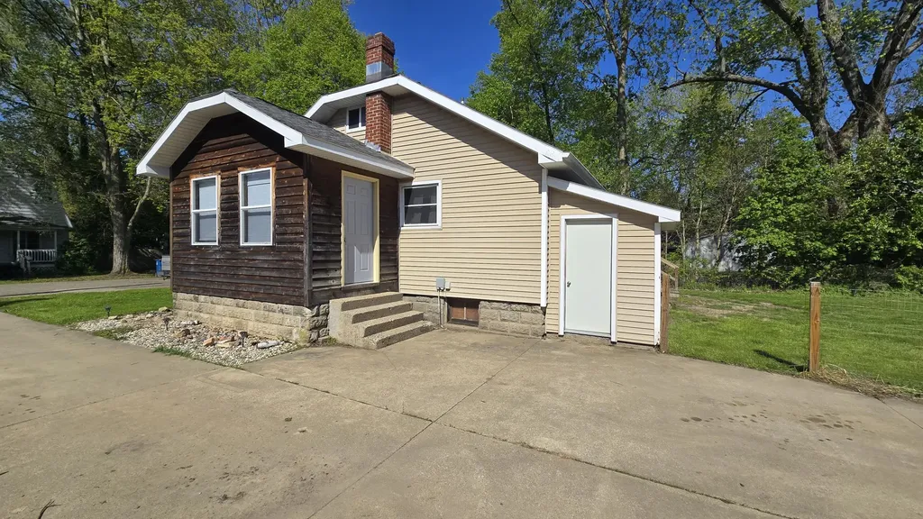215 E Jane Street Bellevue Village MI 49021