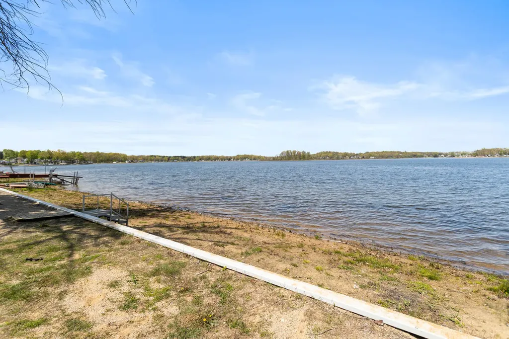 11334 E Shore Drive Barry Township MI 49046
